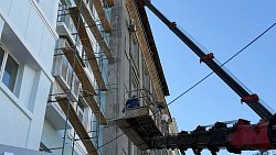 Жильцы реставрируемого дома в центре Челябинска оценили обновленный фасад