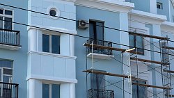 Жильцы реставрируемого дома в центре Челябинска оценили обновленный фасад