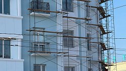 Жильцы реставрируемого дома в центре Челябинска оценили обновленный фасад