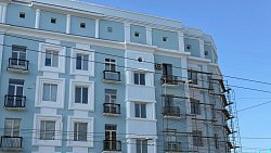 Жильцы реставрируемого дома в центре Челябинска оценили обновленный фасад