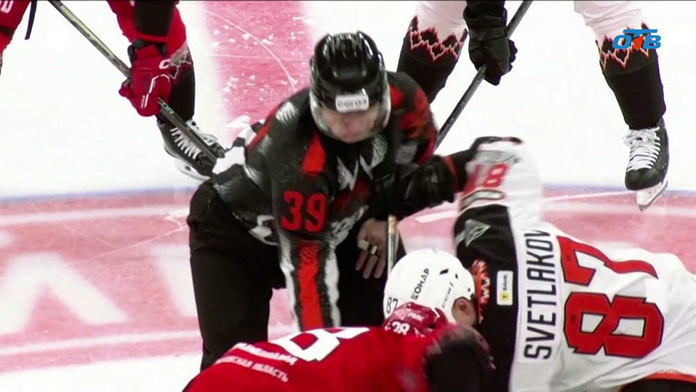 «Трактор» уступил «Автомобилисту» в «Уральском дерби»