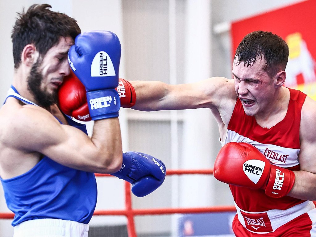 Челябинские боксеры с побед стартовали на чемпионате МВД России