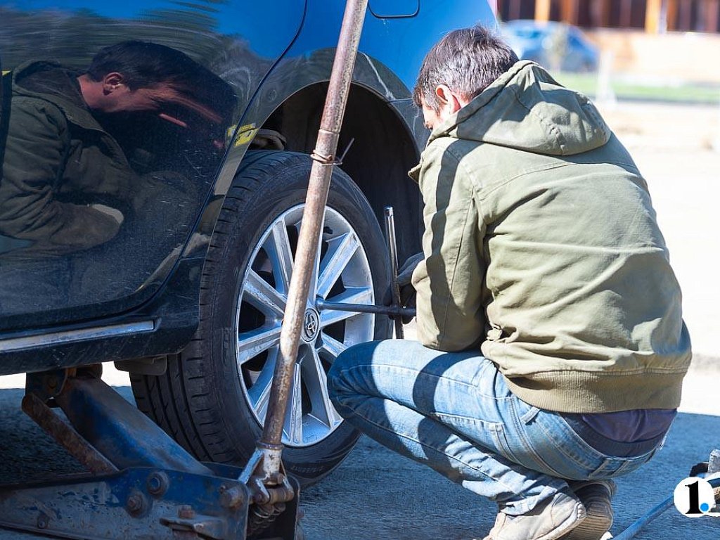 В Челябинске автомобилисты тратят на зимние шины 28 тысяч рублей