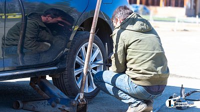 В Челябинске автомобилисты тратят на зимние шины 28 тысяч рублей