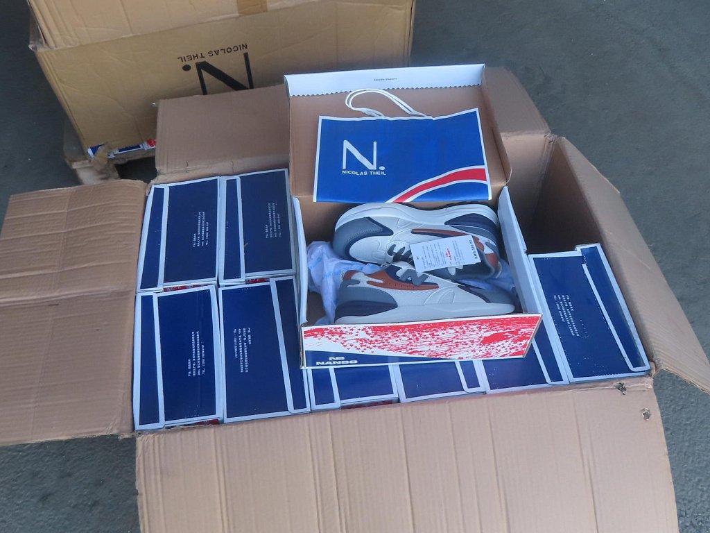 Челябинская таможня передала 200 пар конфискованной обуви на нужды армии