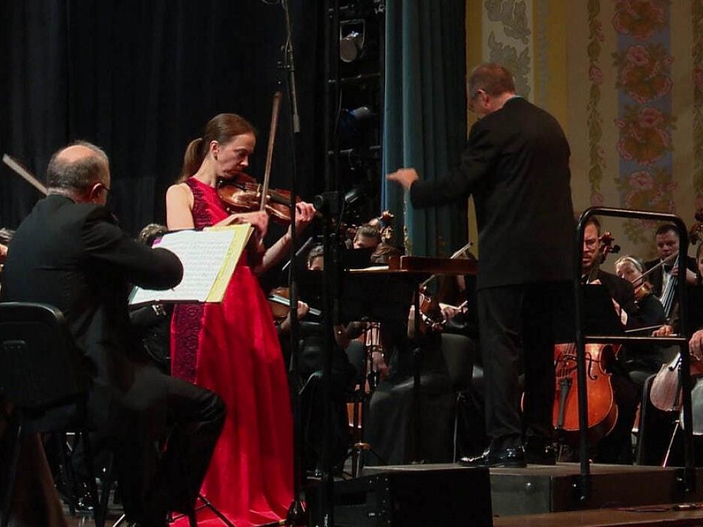 ﻿На главной сцене Челябинска выступил народный артист Дмитрий Лисс