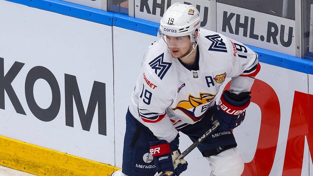 Хоккеист Владимир Ткачев помог «Металлургу» выиграть у «Авангарда» в КХЛ