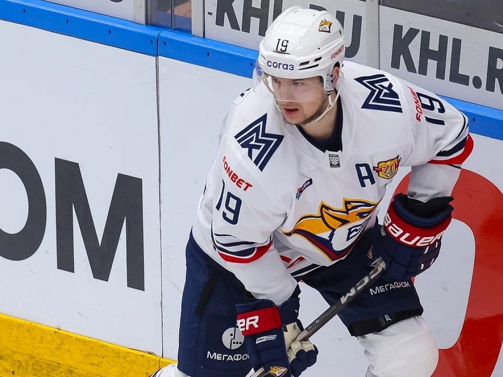 Хоккеист Владимир Ткачев помог «Металлургу» выиграть у «Авангарда» в КХЛ