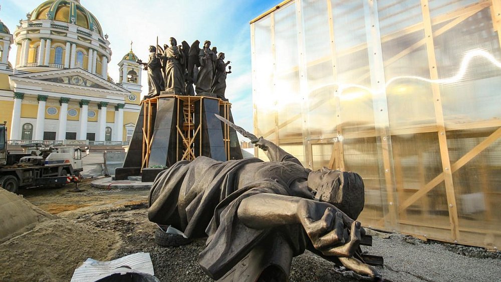 В Челябинск доставили скульптуру Архистратига Михаила