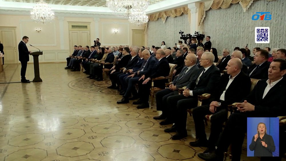 Алексей Текслер вручает региональные и государственные награды