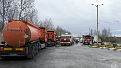 Бензовоз загорелся на автозаправке в Челябинске