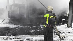 Бензовоз загорелся на автозаправке в Челябинске