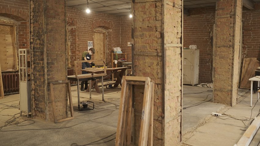 В Челябинске продолжают восстанавливать купеческий особняк Беляевского В Челябинске продолжают восстанавливать купеческий особняк Беляевского