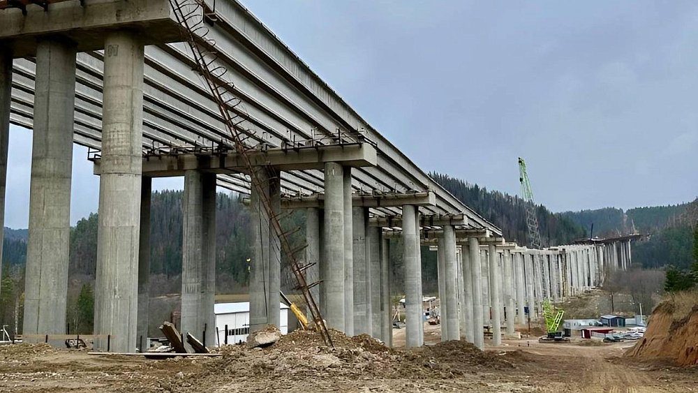 На Симской эстакаде начали бетонировать проезжую часть