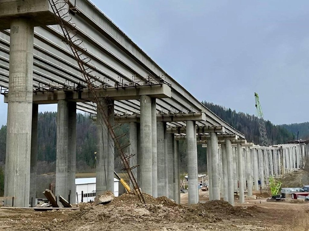На Симской эстакаде начали бетонировать проезжую часть