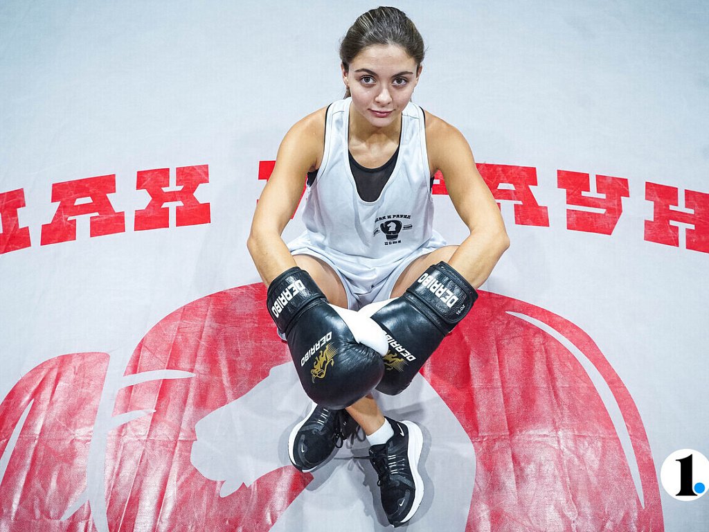 Челябинская спортсменка бьет соперниц за шахматной доской и на ринге