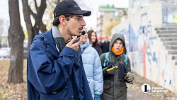 Стены в Ленинском районе Челябинска украсили цветущими яблонями, русалками и чудовищами