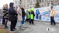 Стены в Ленинском районе Челябинска украсили цветущими яблонями, русалками и чудовищами