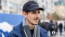 Стены в Ленинском районе Челябинска украсили цветущими яблонями, русалками и чудовищами