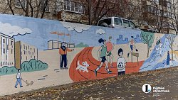 Стены в Ленинском районе Челябинска украсили цветущими яблонями, русалками и чудовищами