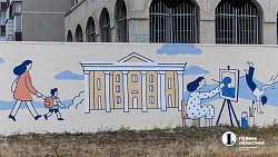 Стены в Ленинском районе Челябинска украсили цветущими яблонями, русалками и чудовищами