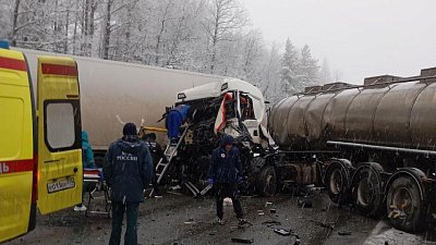 На трассе М-5 под Златоустом два человека пострадали в тройном ДТП