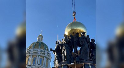 В Челябинске приступили к монтажу скульптуры Архистратига Михаила