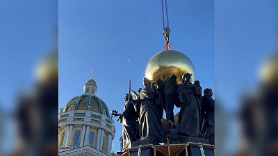 В Челябинске приступили к монтажу скульптуры Архистратига Михаила