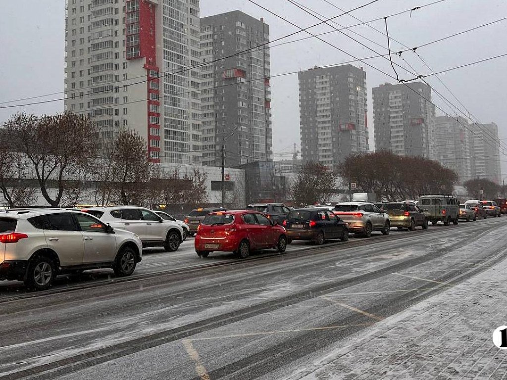 Короткая рабочая неделя в Челябинске началась с 9‑балльных пробок