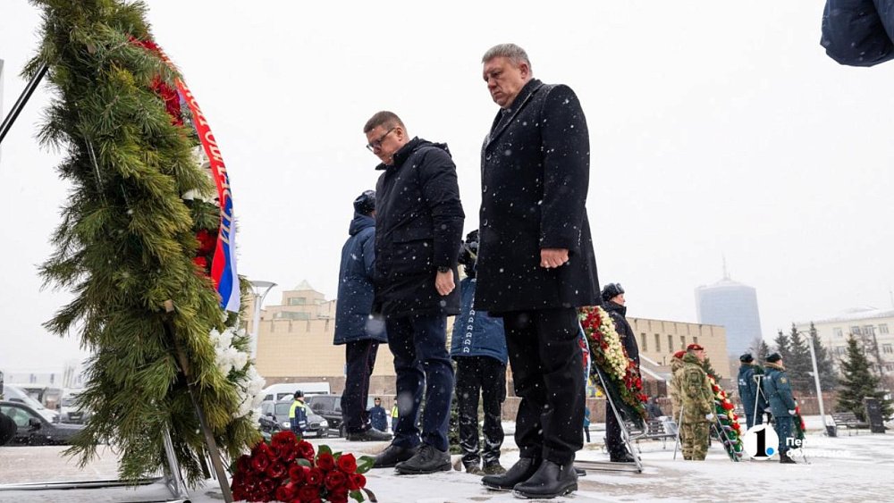 Алексей Текслер почтил память погибших при исполнении сотрудников полиции