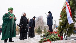 Алексей Текслер почтил память погибших при исполнении сотрудников полиции