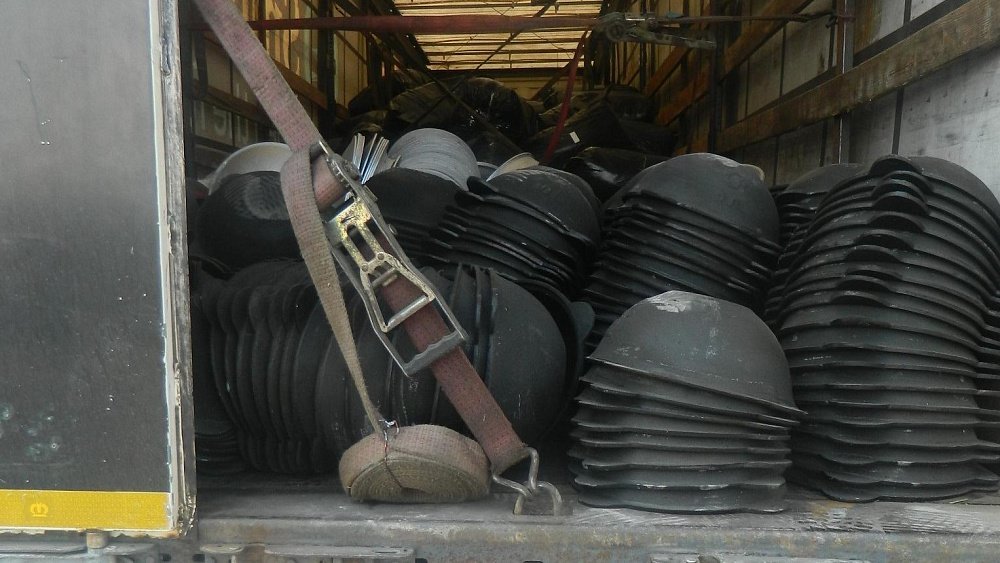 Челябинская таможня не пропустила в Россию почти 3 тысячи чугунных казанов