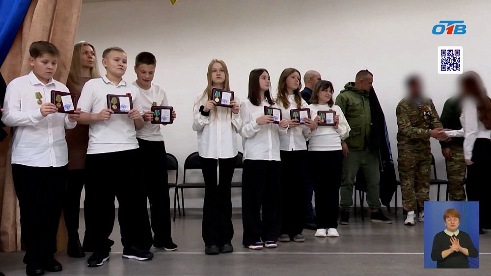 Южноуральские школьники отправляют гумпомощь бойцам СВО