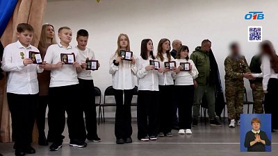 Южноуральские школьники отправляют гумпомощь бойцам СВО