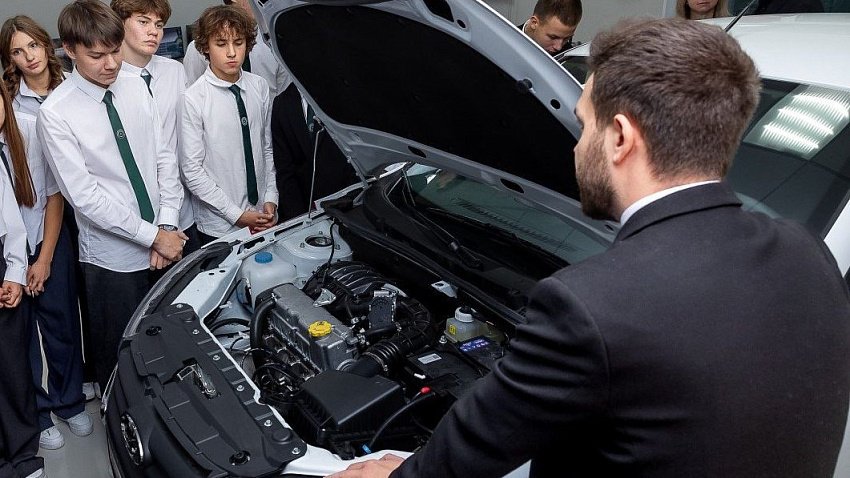 В Челябинске по инициативе промышленников открыли класс автодела