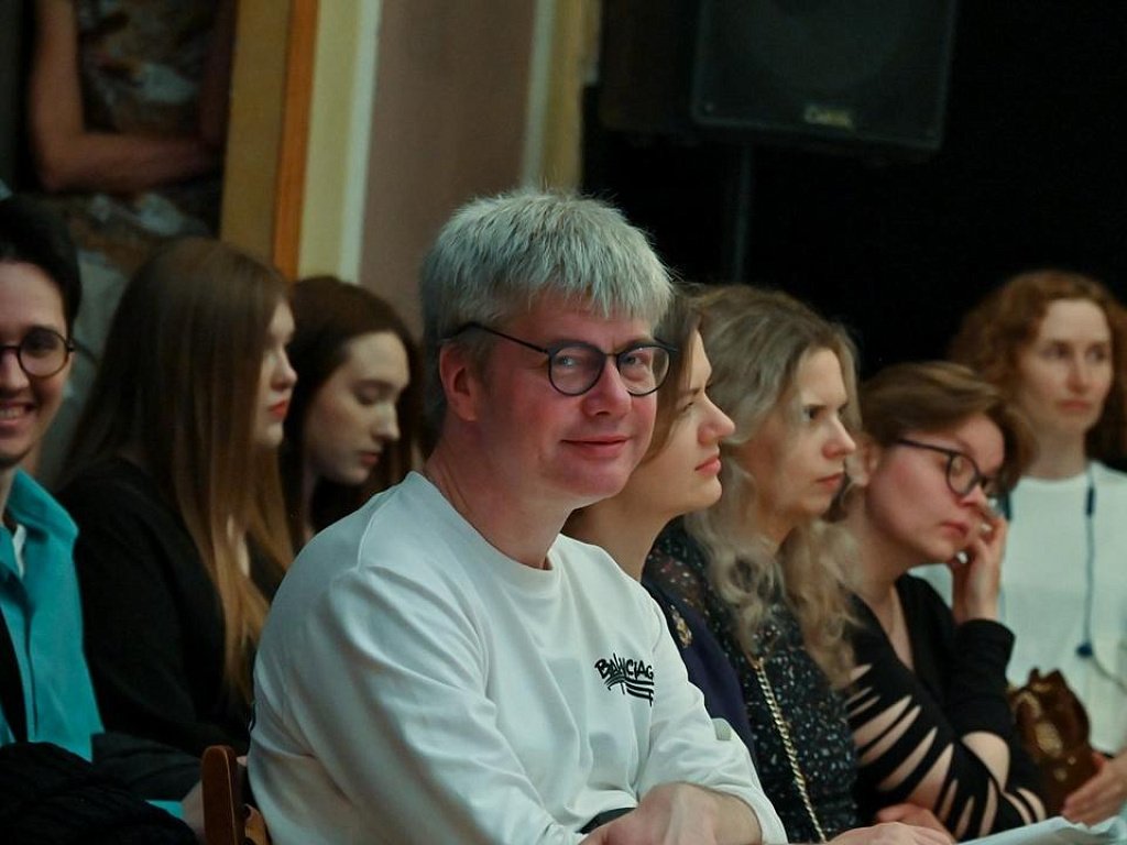 Абсурд, антиутопия и поэма: в челябинском театре взялись за Кафку и Есенина