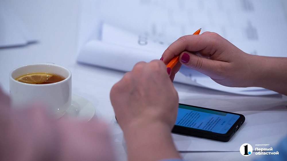 Больше половины челябинцев не готовы доверить ИИ контроль над рабочими чатами