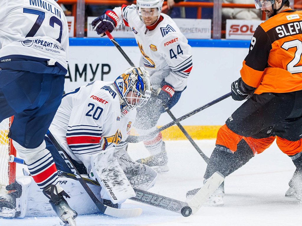 Хоккеисты «Металлурга» грамотно «засушили» игру с «Амуром» и победили со счетом 3:1