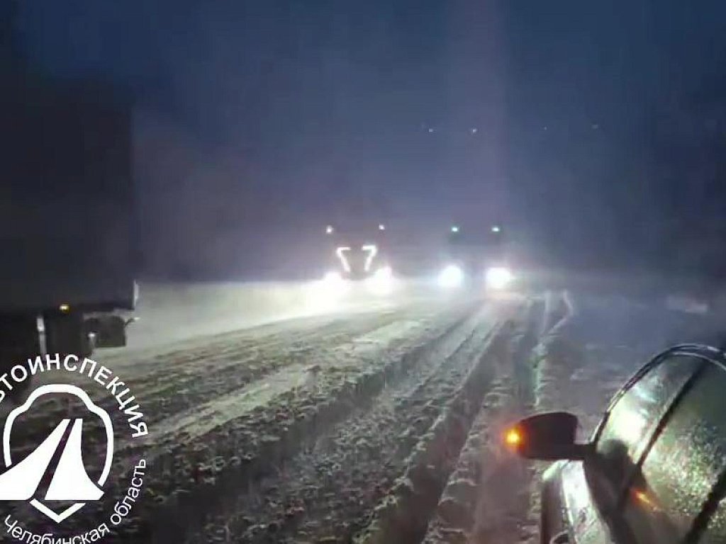 Движение затруднено на участке трассы М-5 в Челябинской области из-за снегопада