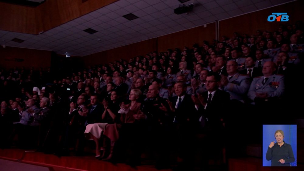 Алексей Текслер награждает южноуральских полицейских