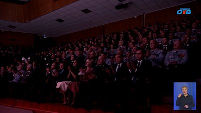 Алексей Текслер награждает южноуральских полицейских