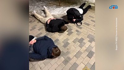 В Калмыкии полицейские задержали семнадцать аферистов