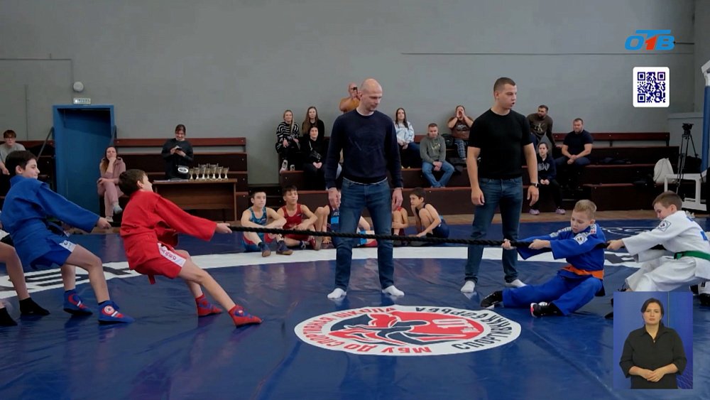 В Челябинске проходит матчевая встреча борцов