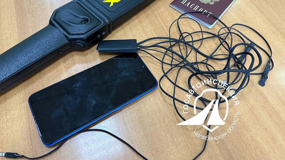 Челябинца поймали на попытке сдать теорию ПДД с наушником