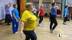 «Зорко лишь одно сердце»: слабовидящая челябинка выступает на сцене