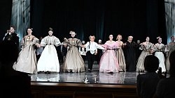 Алексей Текслер с супругой посетили спектакль «Петербургские повести» в Челябинском Молодежном театре