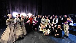 Алексей Текслер с супругой посетили спектакль «Петербургские повести» в Челябинском Молодежном театре