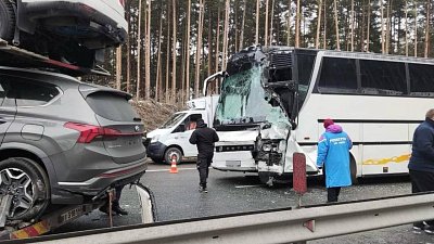 Автобус с детьми попал в ДТП с полуприцепом на трассе М‑5 в Челябинской области