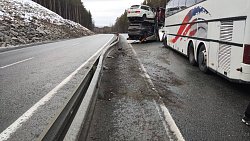 Автобус с детьми попал в ДТП с полуприцепом на трассе М‑5 в Челябинской области