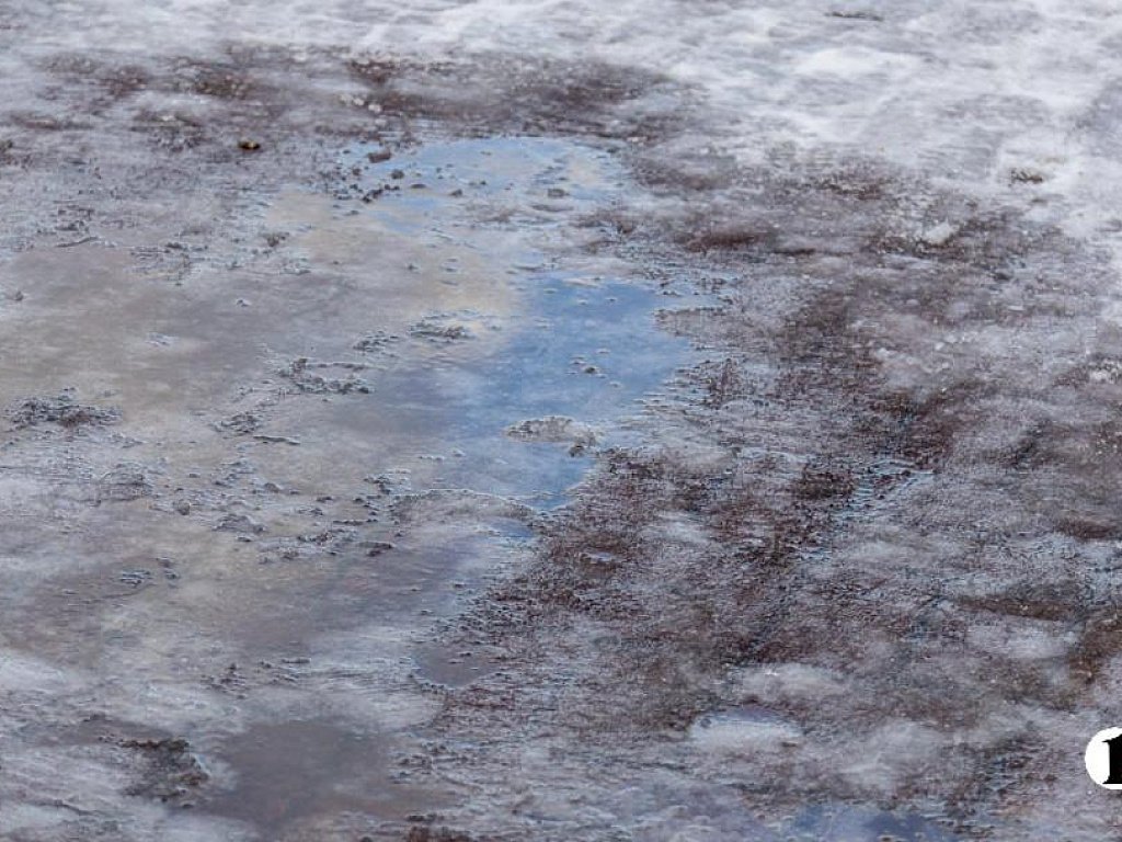 Южноуральцев предупредили о гололедице 17 ноября